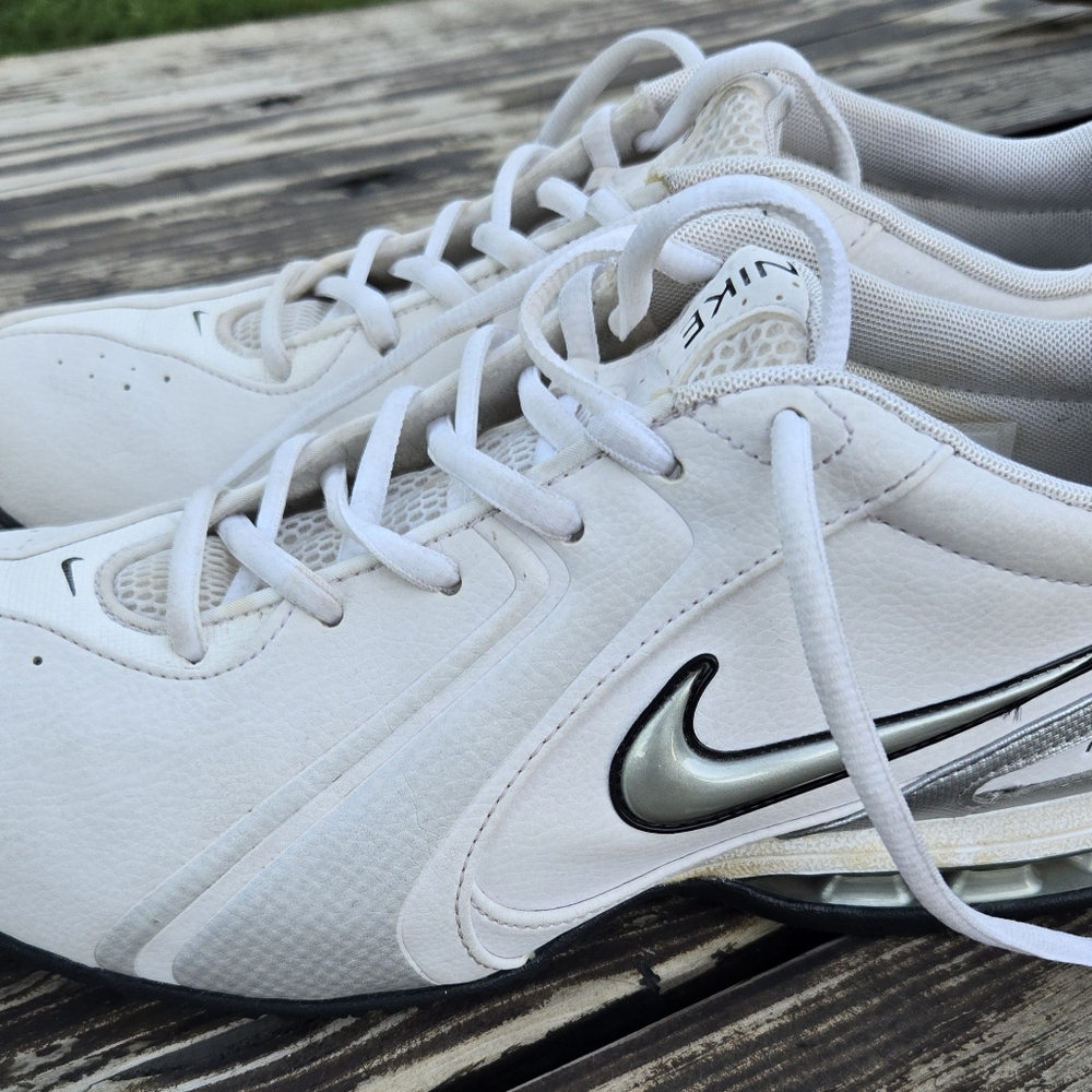 Mens Size 9 White Nike Reax